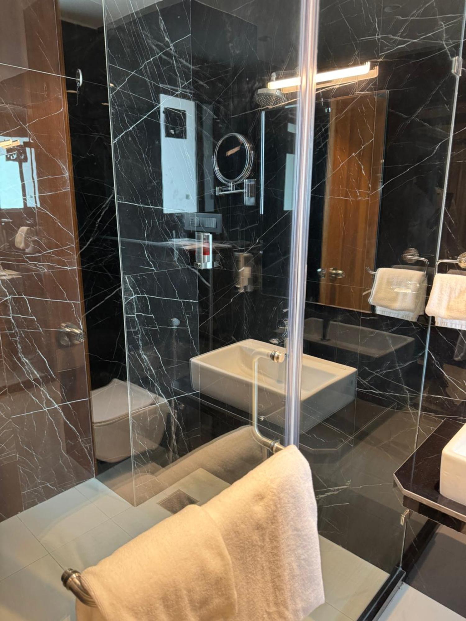 Hotel Mumbai House, Malad Ngoại thất bức ảnh
