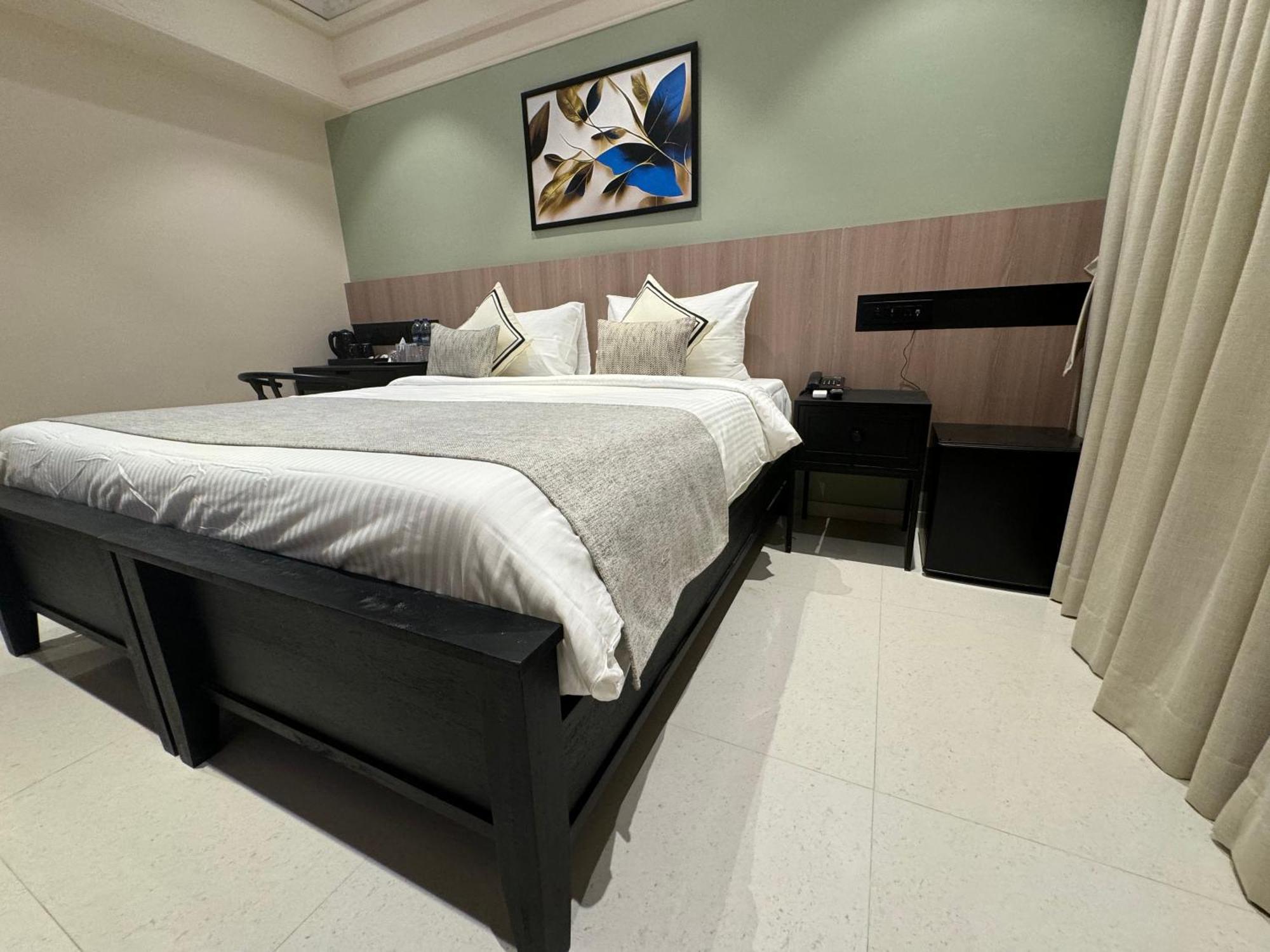 Hotel Mumbai House, Malad Ngoại thất bức ảnh
